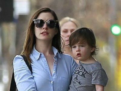 Anne Hathaway is carrying Jonathan Rosebanks Shulman in the picture. 